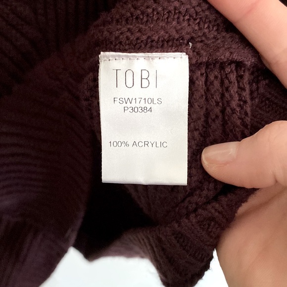 Tobi cable knit deep v wine/merlot sweater - Picture 4 of 5
